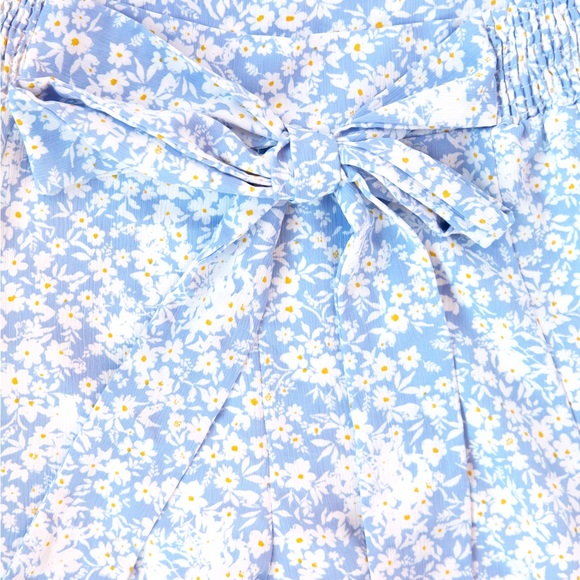 Altar’d State Blue and White Floral High-Waisted Shorts - Picture 4 of 6